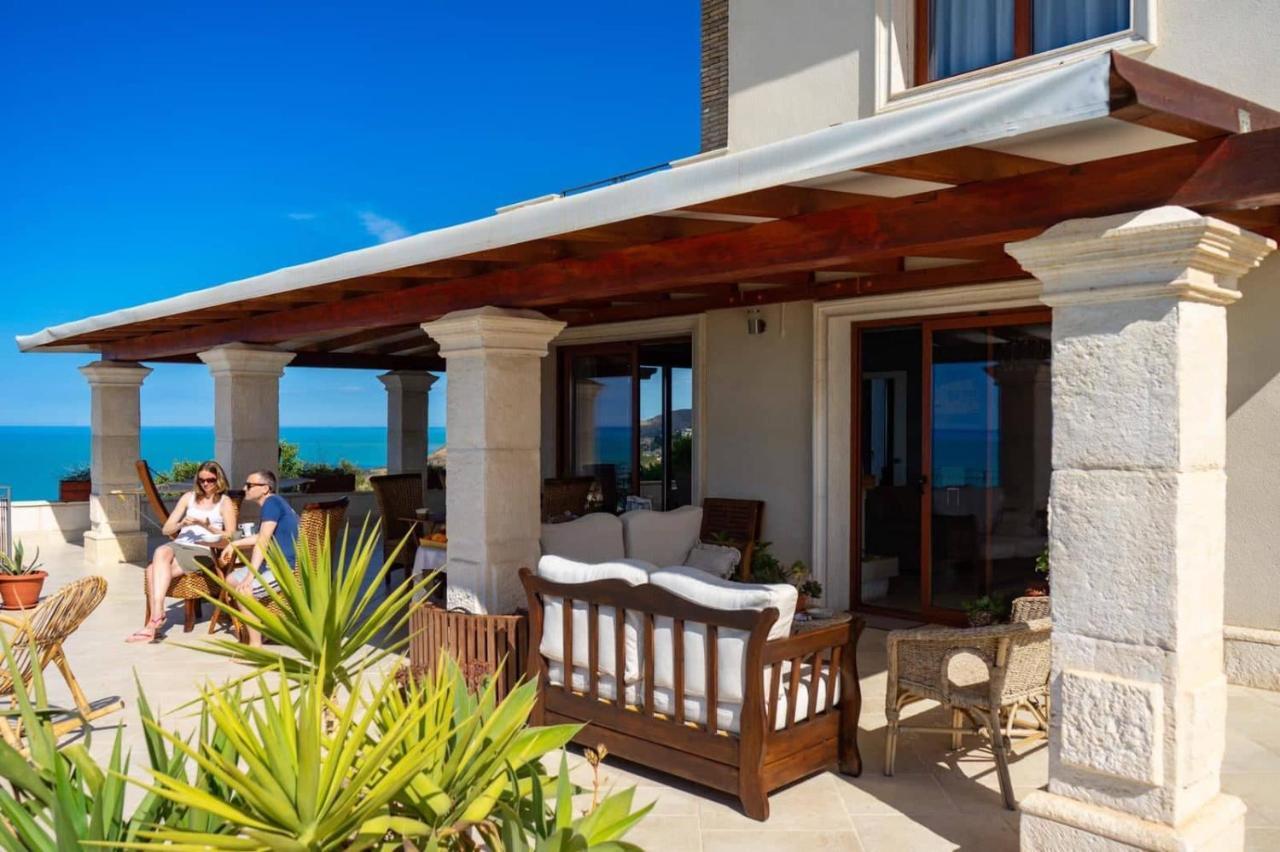 B&B Terrazze Chiaramontane Marina di Palma Luaran gambar
